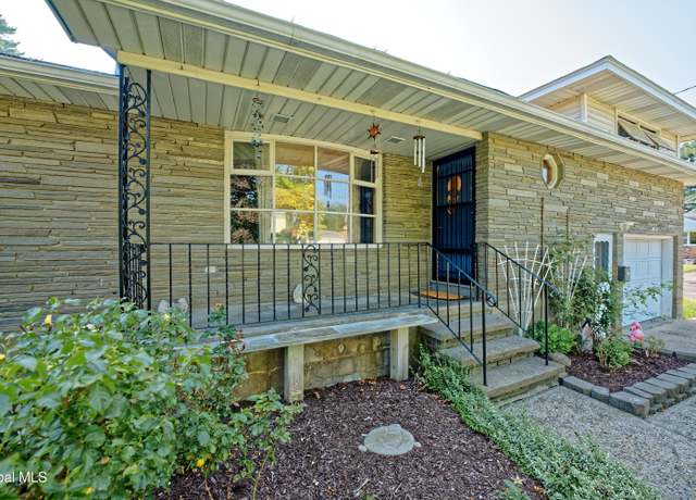 Property at 2044 Helderberg Ave, Schenectady, NY 12306, 3 beds, 1.5 baths