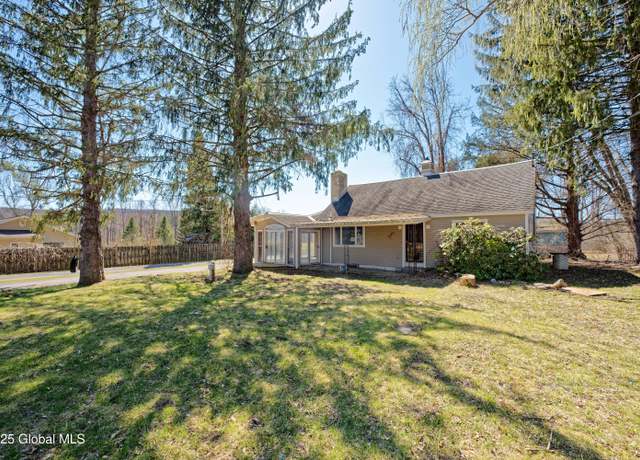 Property at 1135 Sacandaga Rd, Schenectady, NY 12302, 4 beds, 2 baths
