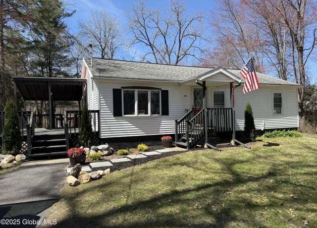 Property at 182 Moe Rd, Clifton Park, NY 12065, 3 beds, 1 bath