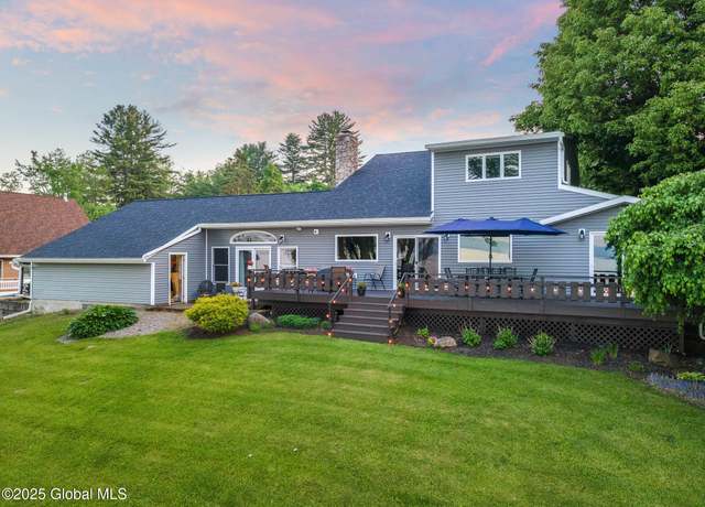 Property at 128 Paradise Pt Ln, Mayfield, NY 12117, 3 beds, 2 baths