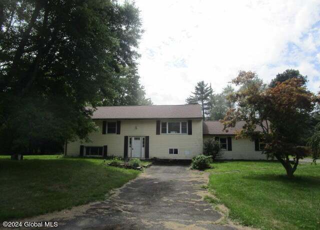 Property at 274 Elm Ave E, Selkirk, NY 12158, 3 beds, 2 baths