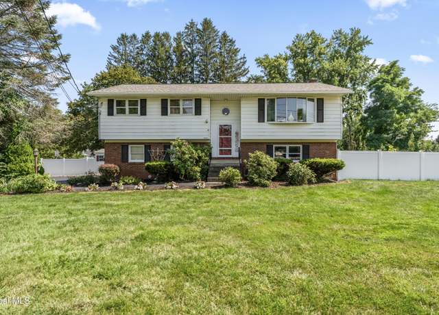 Property at 2872 W Lydius St, Guilderland, NY 12303, 3 beds, 2 baths