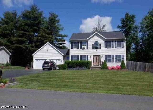 Property at 1 Squire Rd, Schenectady, NY 12304, 4 beds, 2.5 baths