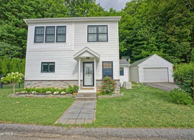 Property at 22 Garside Rd, Saratoga Springs, NY 12866, 2 beds, 2 baths