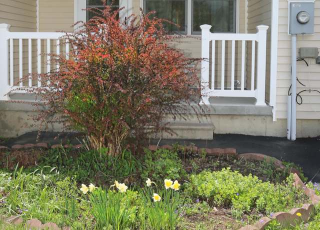 Property at 147 Skyview Dr, Greenville, NY 12083, 3 beds, 2.5 baths