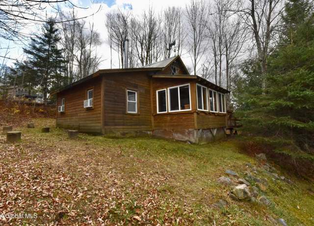 Property at 2 Mountain St, Middle Grove, NY 12850, 3 beds, 1 bath