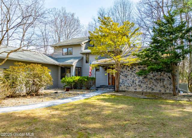 Property at 9 Timberwick Dr, Clifton Park, NY 12065, 3 beds, 3.5 baths