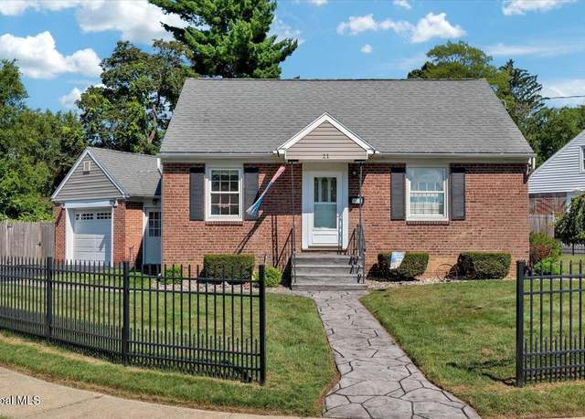 Property at 21 Campbell Dr, Albany, NY 12205, 3 beds, 1 bath