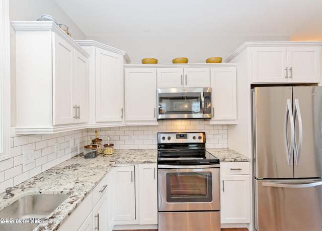 Property at 8 Brookhaven Ct, Saratoga Springs, NY 12866, 3 beds, 2.5 baths
