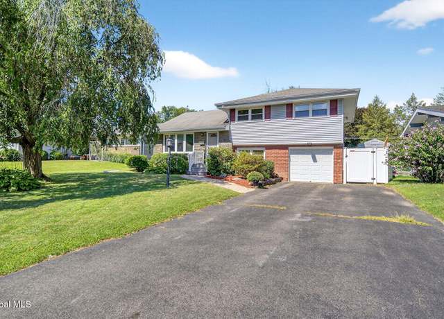 Property at 118 Orlando Ave, Albany, NY 12203, 3 beds, 1.5 baths