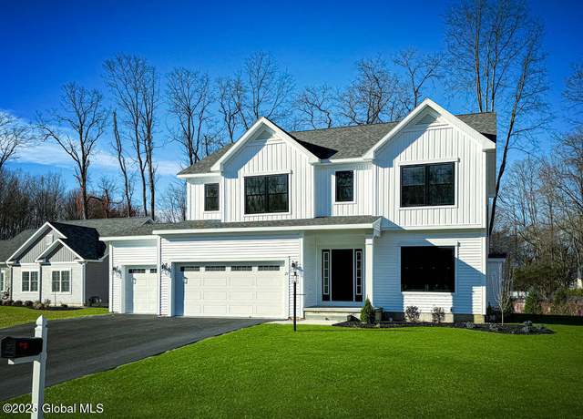 Property at 6 Bergen Pl, Niskayuna, NY 12309, 4 beds, 2.5 baths