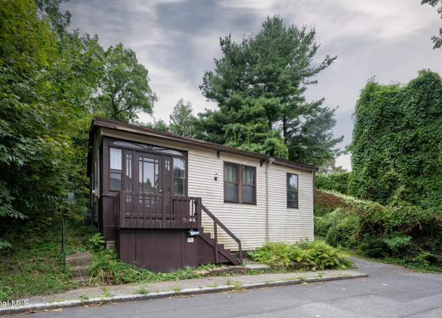 Property at 8 Caldwell St, Albany, NY 12208, 3 beds, 1.5 baths