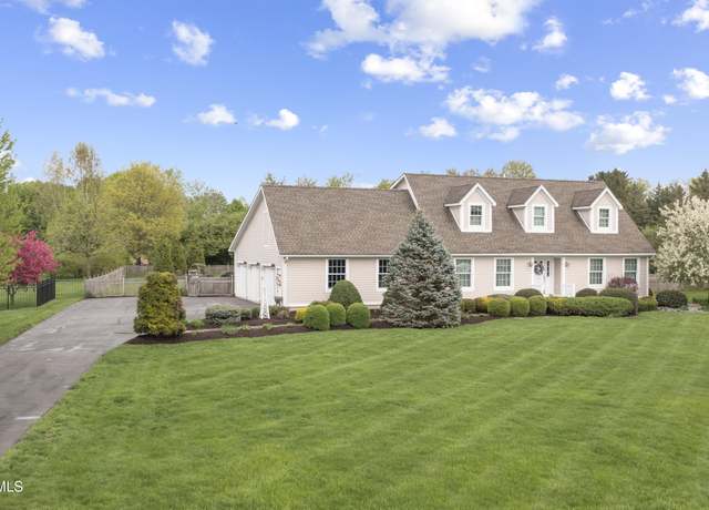 Property at 10 James Ln, Kinderhook, NY 12106, 3 beds, 3 baths
