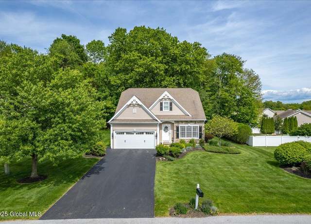 Property at 7 Brighton Dr, Clifton Park, NY 12065, 4 beds, 3 baths
