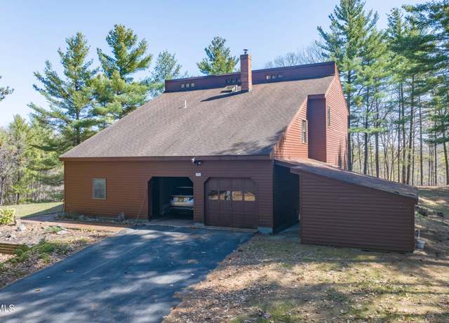 Property at 204 Louden Rd, Saratoga Springs, NY 12866, 3 beds, 2.5 baths