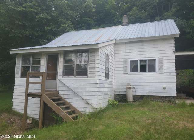 Property at 87 Stone St, Port Henry, NY 12974, 3 beds, 1 bath