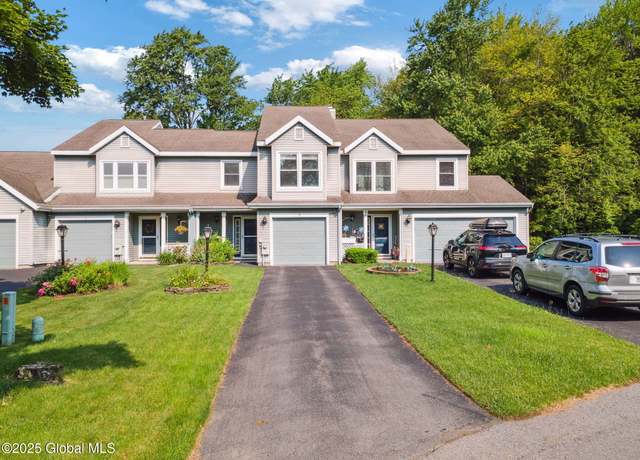 Property at 3 Washington Ln, Halfmoon, NY 12065, 2 beds, 1.5 baths
