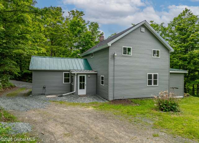 Property at 13 Camel Hill Rd, Troy, NY 12180, 4 beds, 1.5 baths