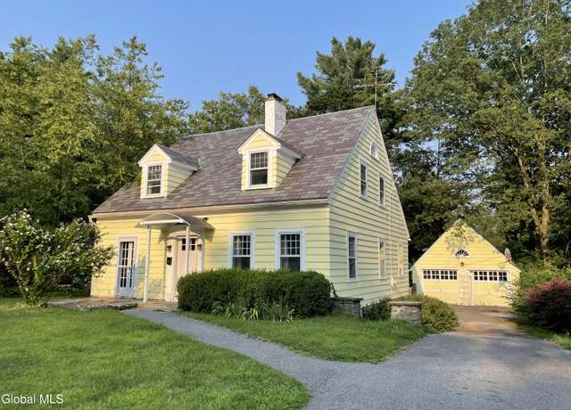 Property at 1540 Baker Ave, Niskayuna, NY 12309, 3 beds, 1.5 baths