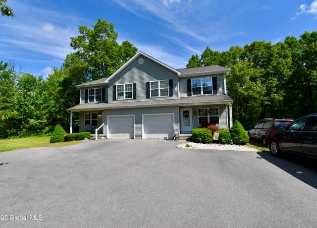 Property at 17 Fellows Rd, Halfmoon, NY 12065, 6 beds, 5 baths