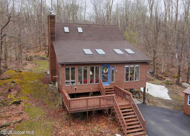 Property at 167 Maplewood Dr, Gloversville, NY 12078, 3 beds, 3 baths
