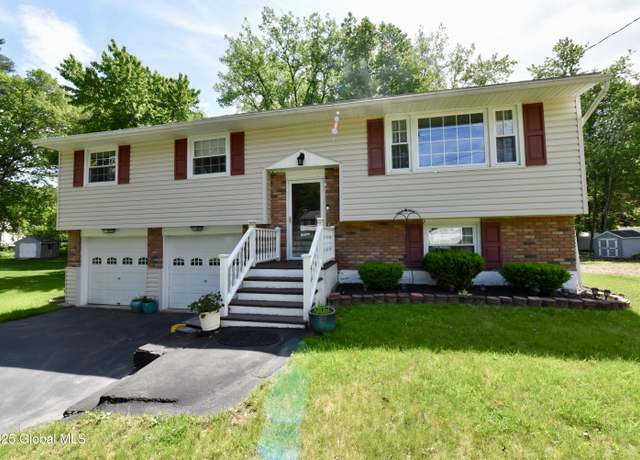 Property at 23 Bayberry Dr, Clifton Park, NY 12065, 3 beds, 1.5 baths