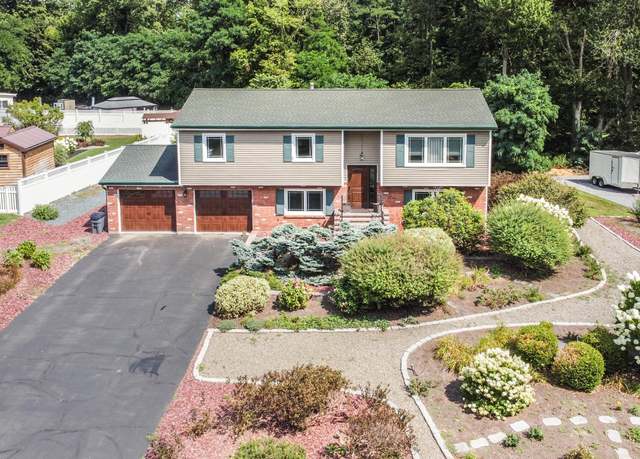 Property at 6 Westchester Dr, Albany, NY 12205, 4 beds, 1.5 baths