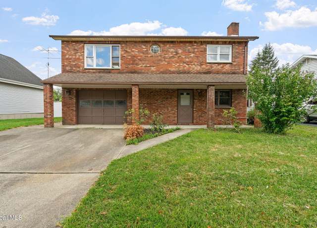 Property at 7 Hemlock Ln, Albany, NY 12208, 3 beds, 1.5 baths