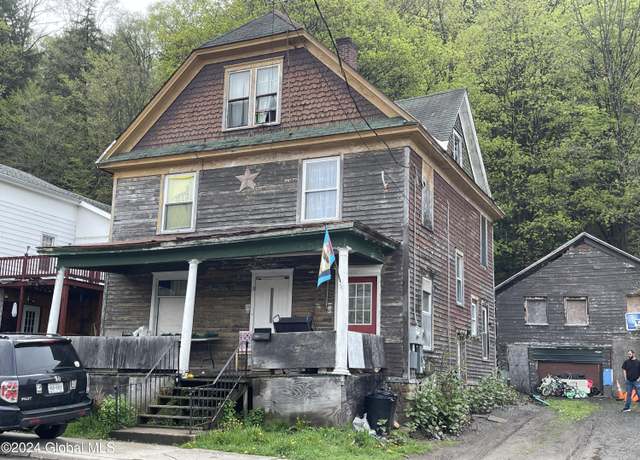 Property at 30 E State St, Dolgeville, NY 13329, 4 beds, 1 bath