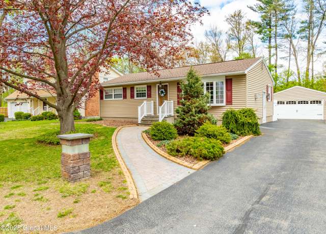 Property at 5 Kenyon Dr, Albany, NY 12205, 3 beds, 1.5 baths