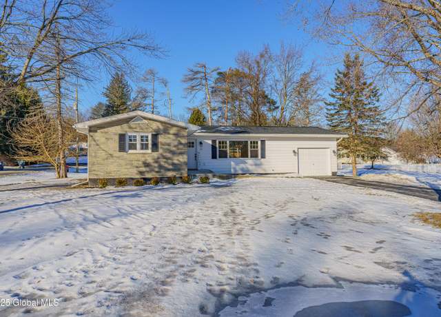 Property at 24 Reichard Ln, Wynantskill, NY 12198, 3 beds, 1.5 baths