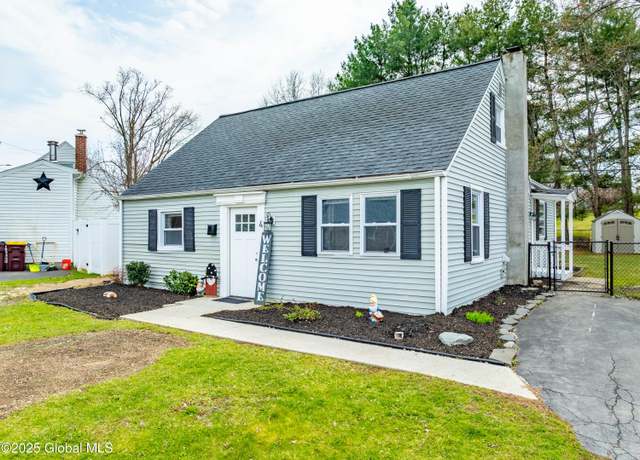 Property at 4 Charles Rd, Latham, NY 12110, 4 beds, 1 bath