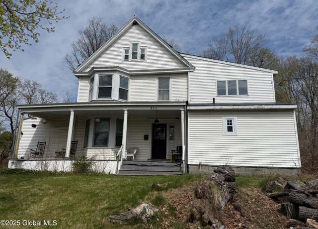 Property at 935 Hoosick Rd, Troy, NY 12180, 4 beds, 3 baths