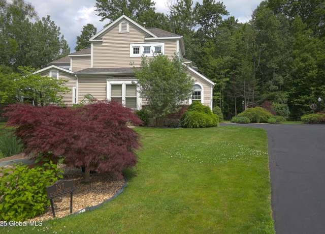 Property at 137 Killarney Dr, Niskayuna, NY 12309, 2 beds, 2.5 baths