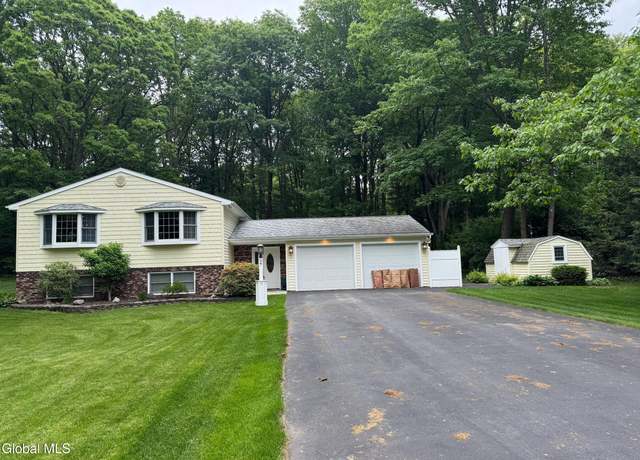 Property at 2 Rolling Hills Dr, Gansevoort, NY 12831, 4 beds, 3 baths