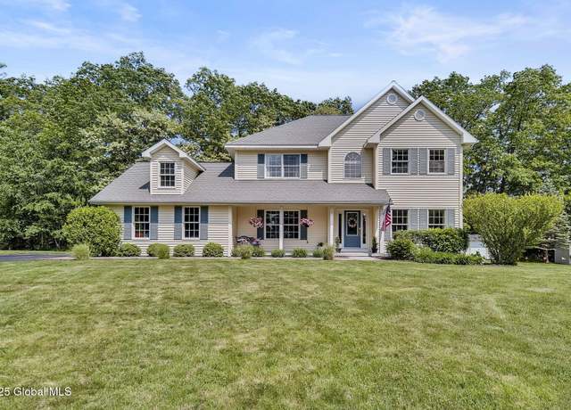 Property at 9 Oakline Ct, Niskayuna, NY 12309, 4 beds, 2.5 baths