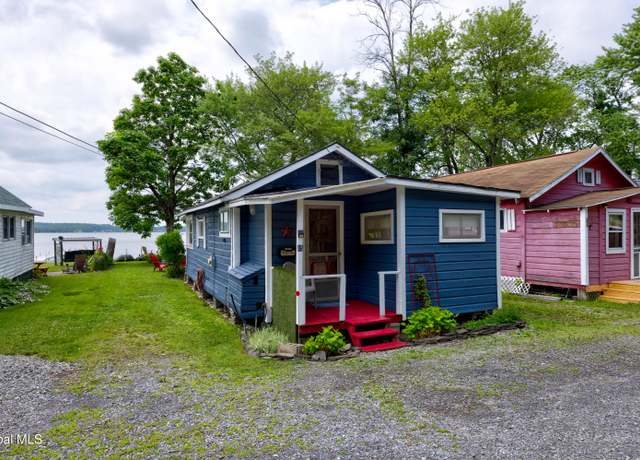 Property at 15 Fathom Dr, Saratoga Springs, NY 12866, 3 beds, 1 bath