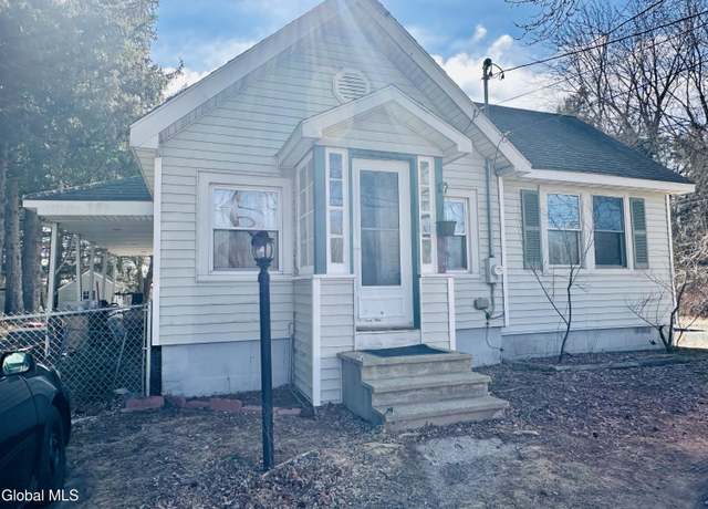 Property at 158 Lincoln Ave, Colonie, NY 12205, 2 beds, 1 bath