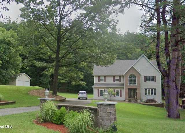 Property at 11 Thoroughbred Dr, East Greenbush, NY 12061, 4 beds, 2.5 baths