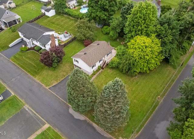 Property at 176 Northampton Rd, Amsterdam, NY 12010, 3 beds, 1.5 baths