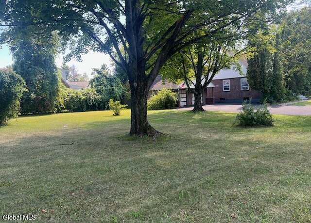 Property at 100 Lansing Road South, Schenectady, NY 12304, 4 beds, 2 baths