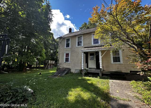 Property at 14 Washington St, Catskill, NY 12414, 4 beds, 1 bath