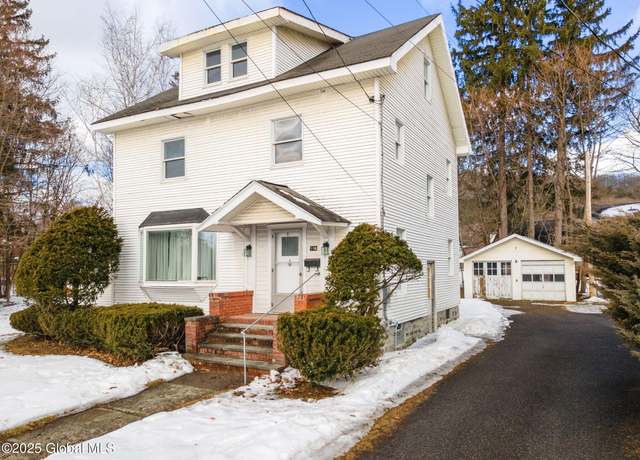 Property at 118 Clinton Cir, Cobleskill, NY 12043, 4 beds, 1.5 baths