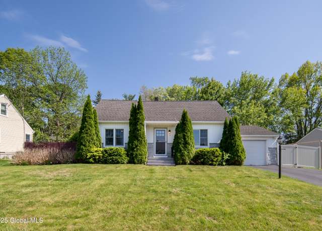 Property at 3 Hayner Hts, Halfmoon, NY 12065, 3 beds, 1.5 baths