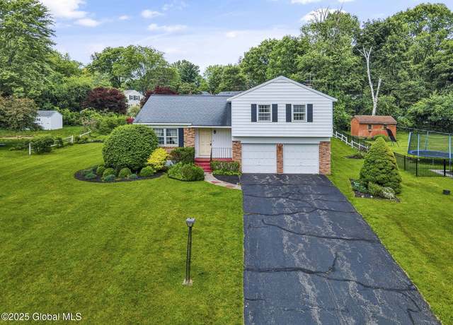 Property at 35 Heritage Pkwy, Glenville, NY 12302, 3 beds, 2.5 baths