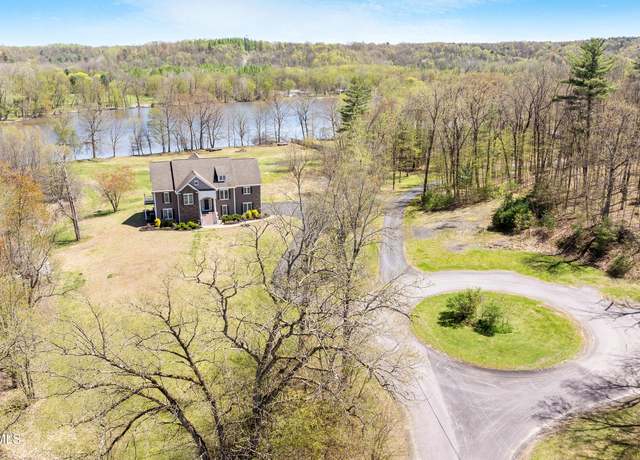 Property at 3 Riverside Ct, Stillwater, NY 12170, 4 beds, 3 baths