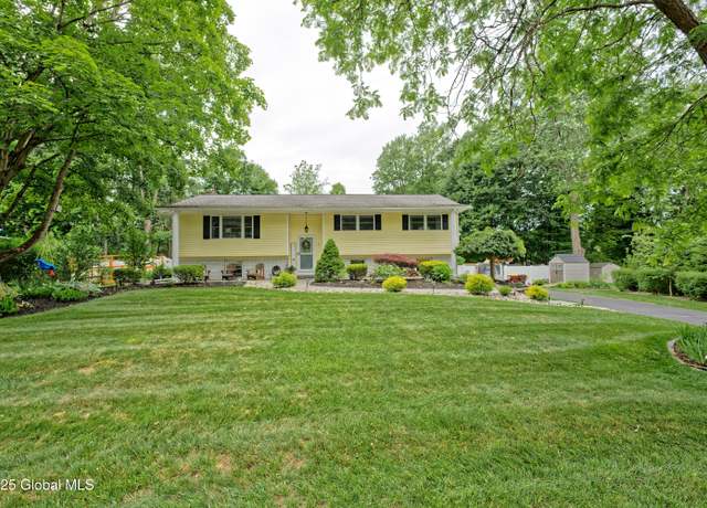 Property at 5 Panarama Ct, Clifton Park, NY 12065, 4 beds, 2.5 baths