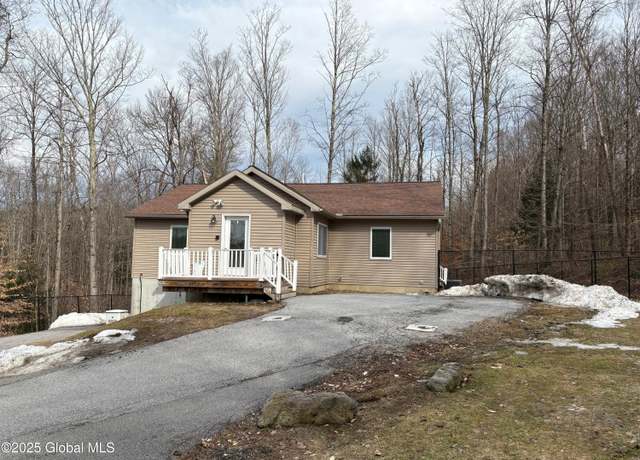 Property at 5306 Crooked St, Broadalbin, NY 12025, 4 beds, 2 baths