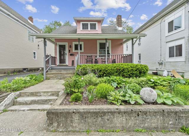 Property at 19 Parkview Ct, Troy, NY 12180, 3 beds, 1 bath