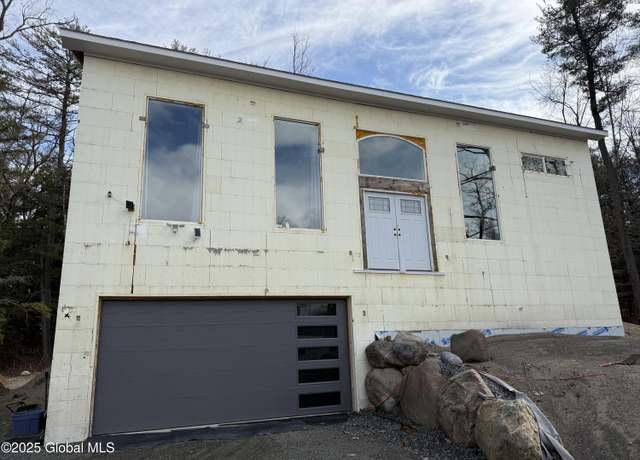 Property at 36 Eastside Dr, Clifton Park, NY 12019, 3 beds, 2.5 baths